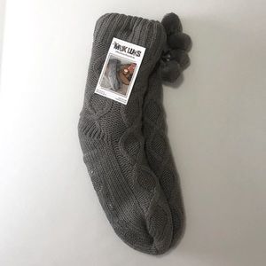 Muk Luks Women’s Pom Cabin Sock - X/L-NWT